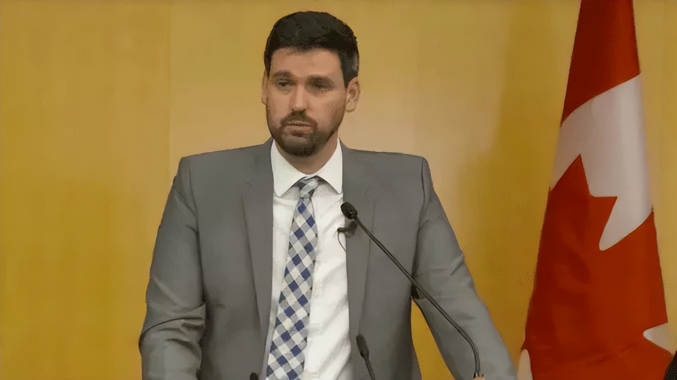 加拿大免签进入后可以转工签吗,加拿大旅游签转工签8月24日