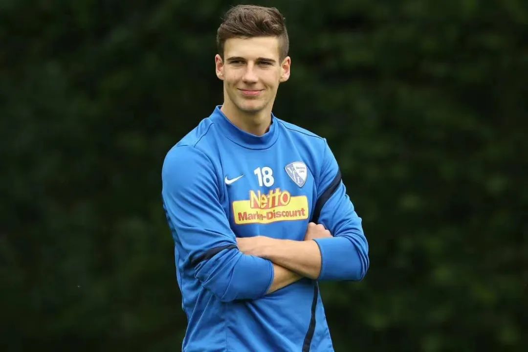 不懂球也看世界杯,不懂球但看世界杯