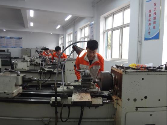 专科应届毕业生找什么工作比较好,专科毕业生找工作难的现象很普遍