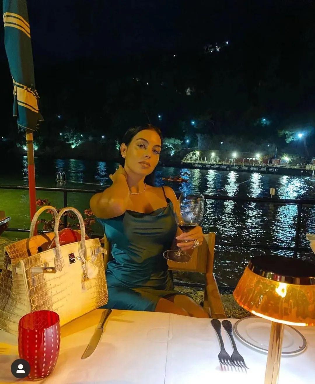 c罗和卡戴珊姐妹,c罗女友生了几个孩子