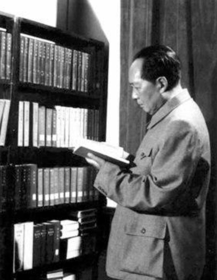 皮定均回忆:*伯承刘**开始读《三国演义》,是受到了毛主席的影响