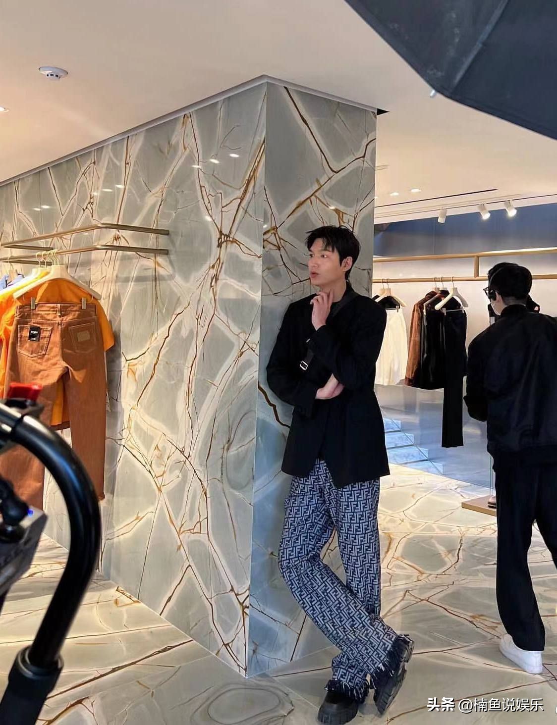 李敏镐怎么也肿了？35岁满脸油光尽显富态，韩剧男主天花板也老了