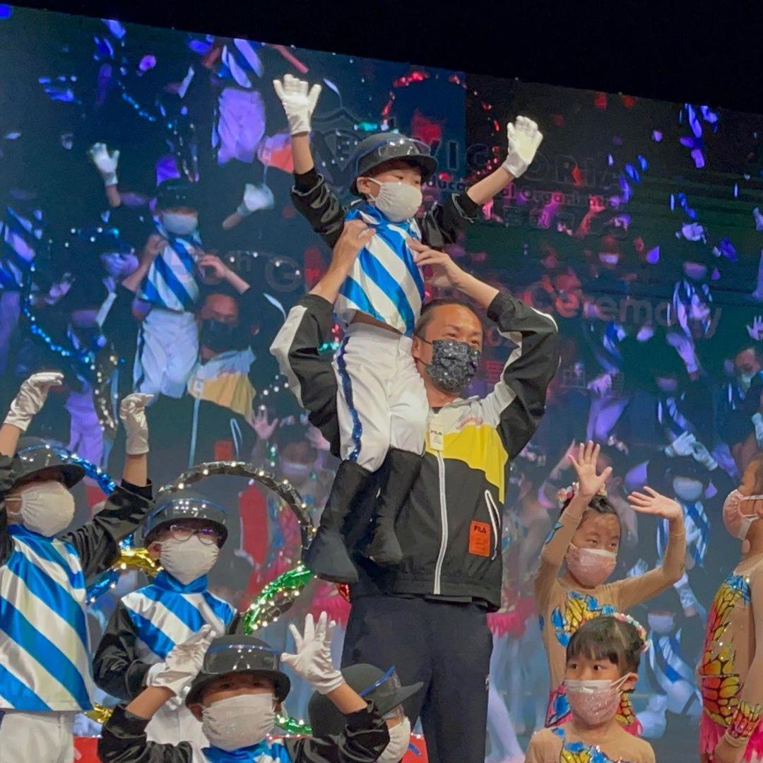 “港圈太子爷”街上收破烂，一天只赚60块！