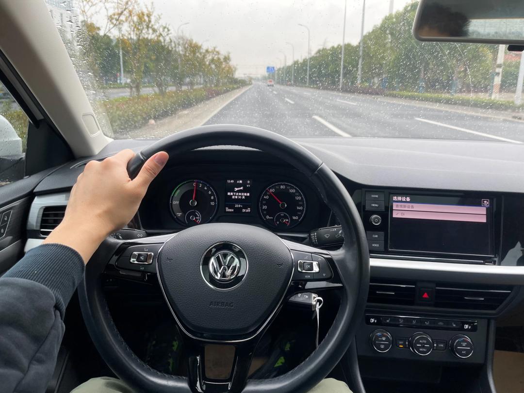 2015款朗逸1.4t二手现在值多少钱,大众朗逸1.5t星空顶配