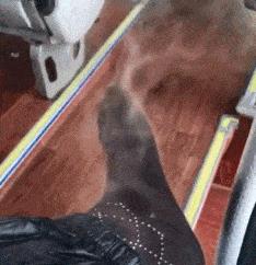 塞进去容易拔出来难,妹子着急死了哈哈哈哈哈哈！真的尴尬啊