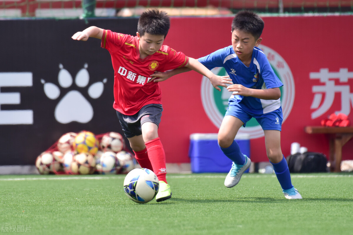 名记支持中超各队提拔年轻球员遭网友反驳：低水平年轻化没意义