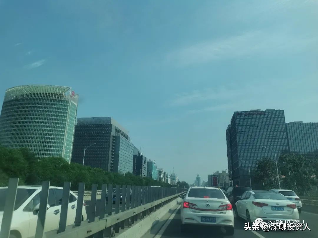 金融街犹在，不见当年的“孤勇者”