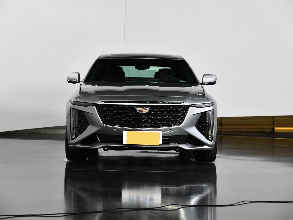 低调又高级的轿车,低调而又豪华的年轻轿车