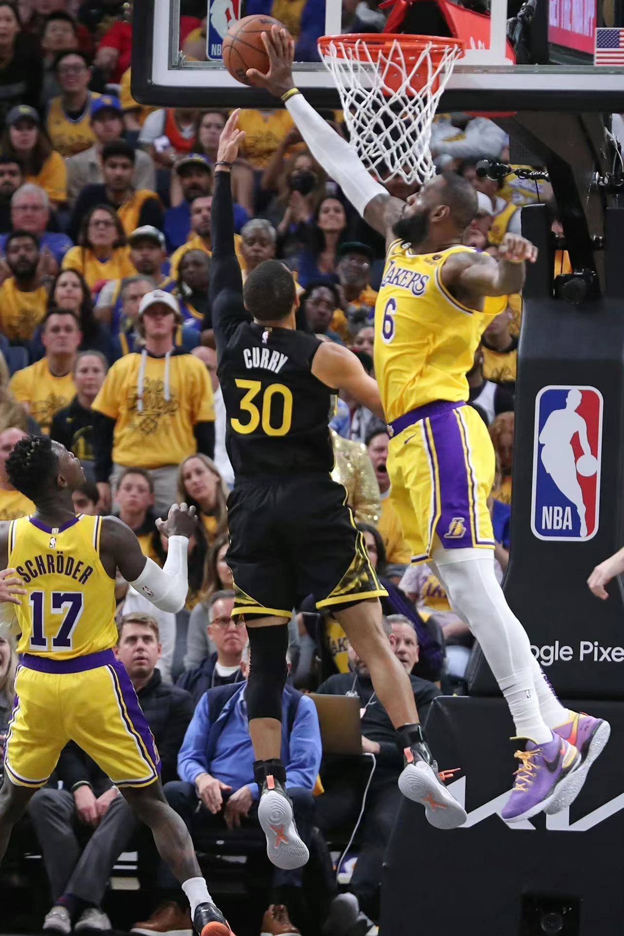 从持球大核变为3D球员！湖人逆袭该谢詹皇，连追梦都惊讶他的改变