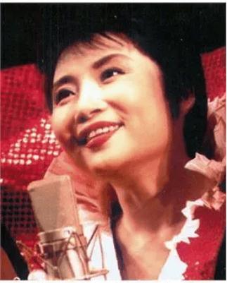 李娜出家跟韩红有关系吗,歌手李娜出家和韩红有关系吗