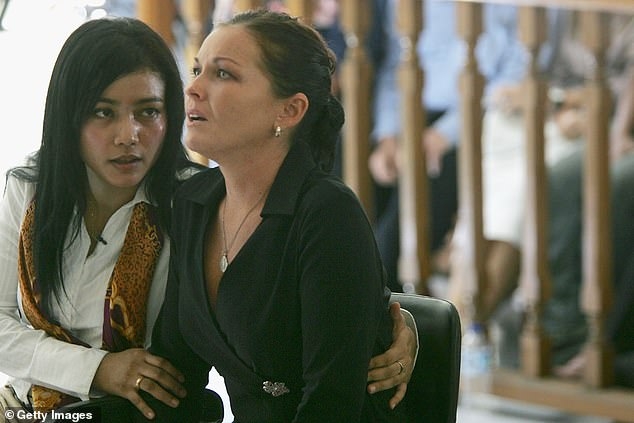 在她的行李中发现*卡因可**后，年轻女孩现在面临巴厘岛行刑队的死刑