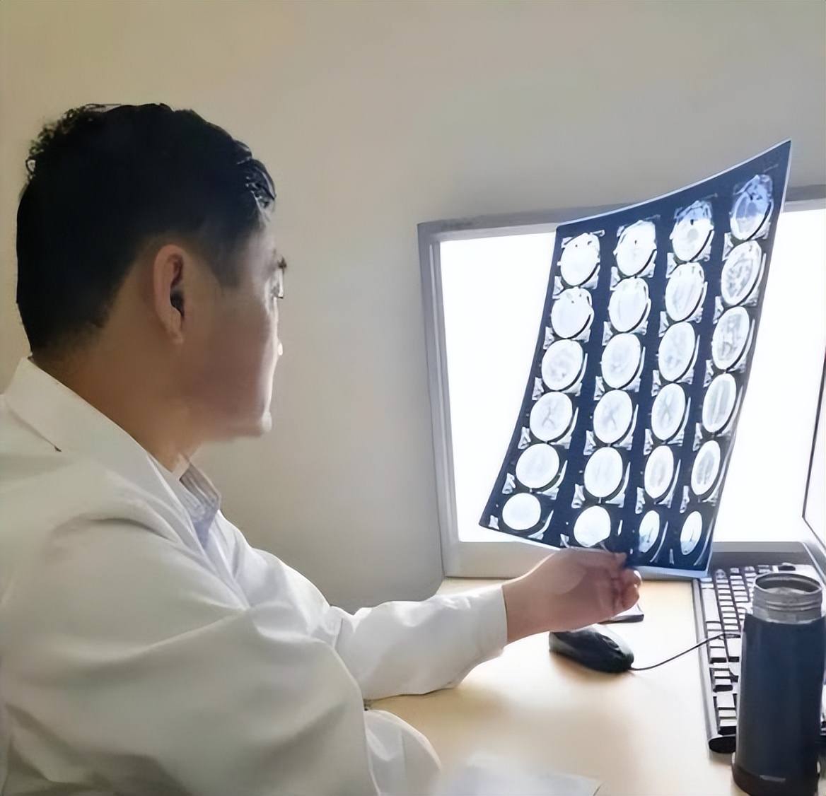 父亲癌症晚期拒绝输液和打针,父亲癌症医生建议放弃治疗