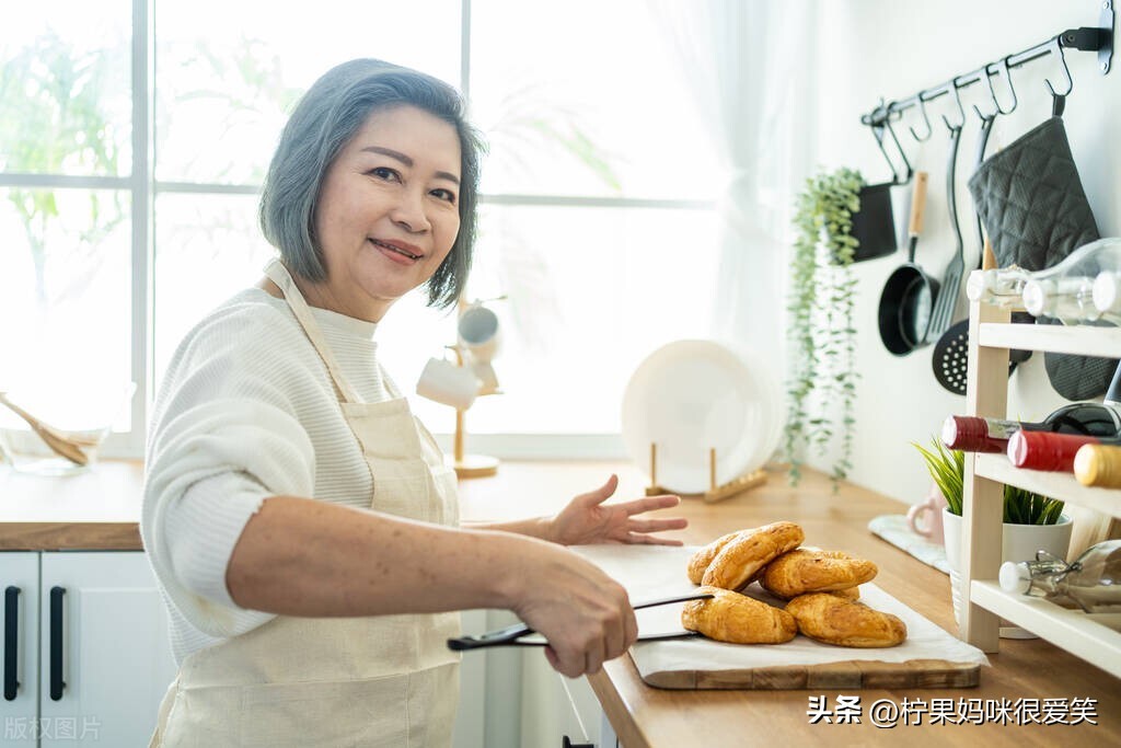 “同样过生日,给你妈2000给我200?”儿媳:亲妈和保姆能一样吗