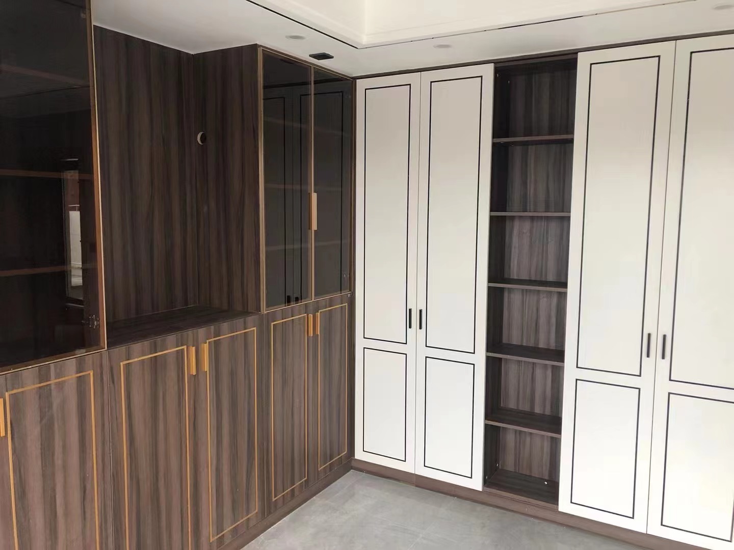 衣柜定制是小工厂好还是品牌好,衣柜门去哪里定制