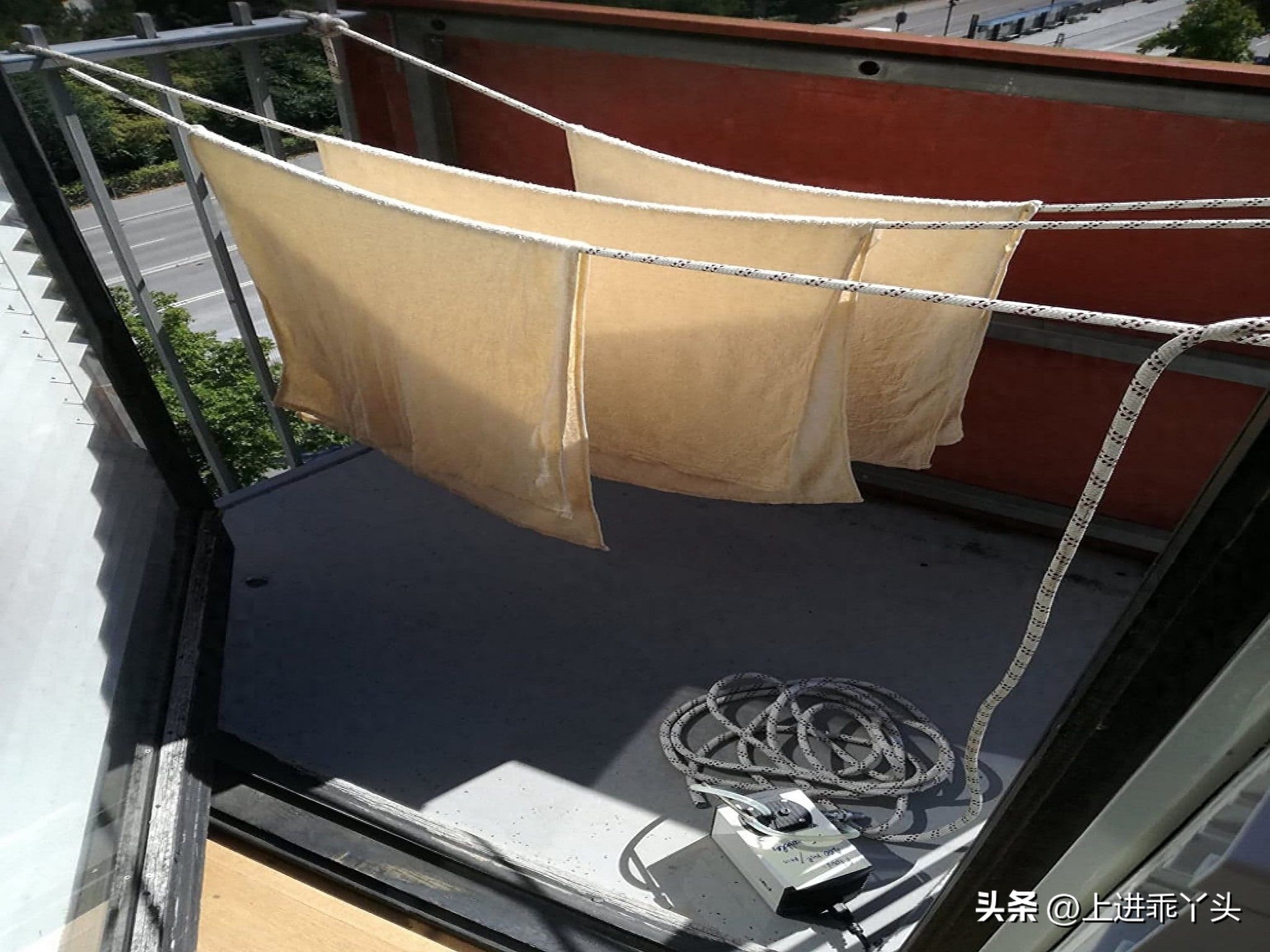 羽绒被长螨虫吗,羽绒被晾晒飞出的白色灰尘特别多