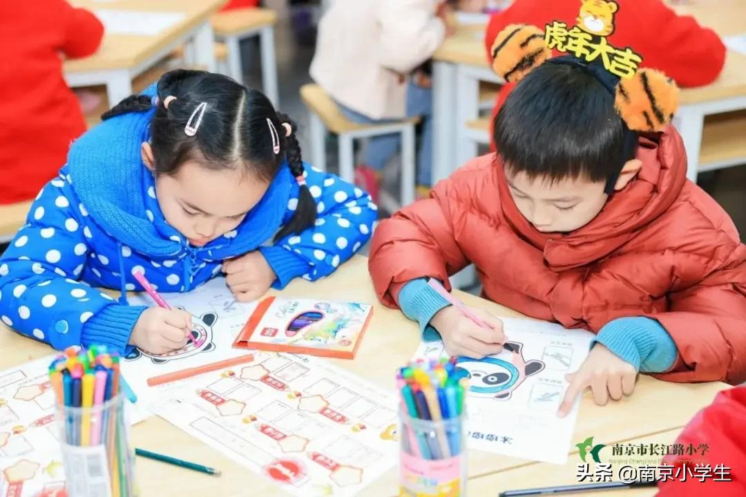 南京市长江路小学一年级开展“畅畅笑笑”乐评园活动