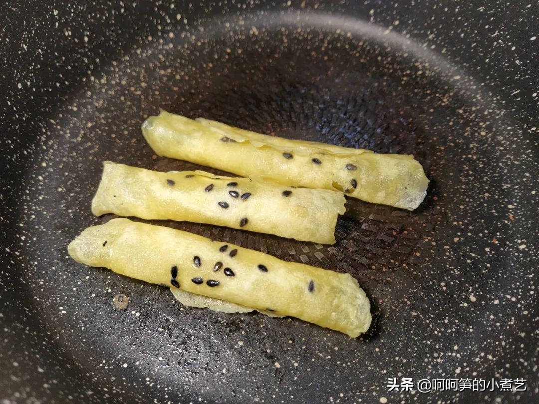 平底锅如何做蛋卷全过程,平底锅蛋卷的做法不用油纸