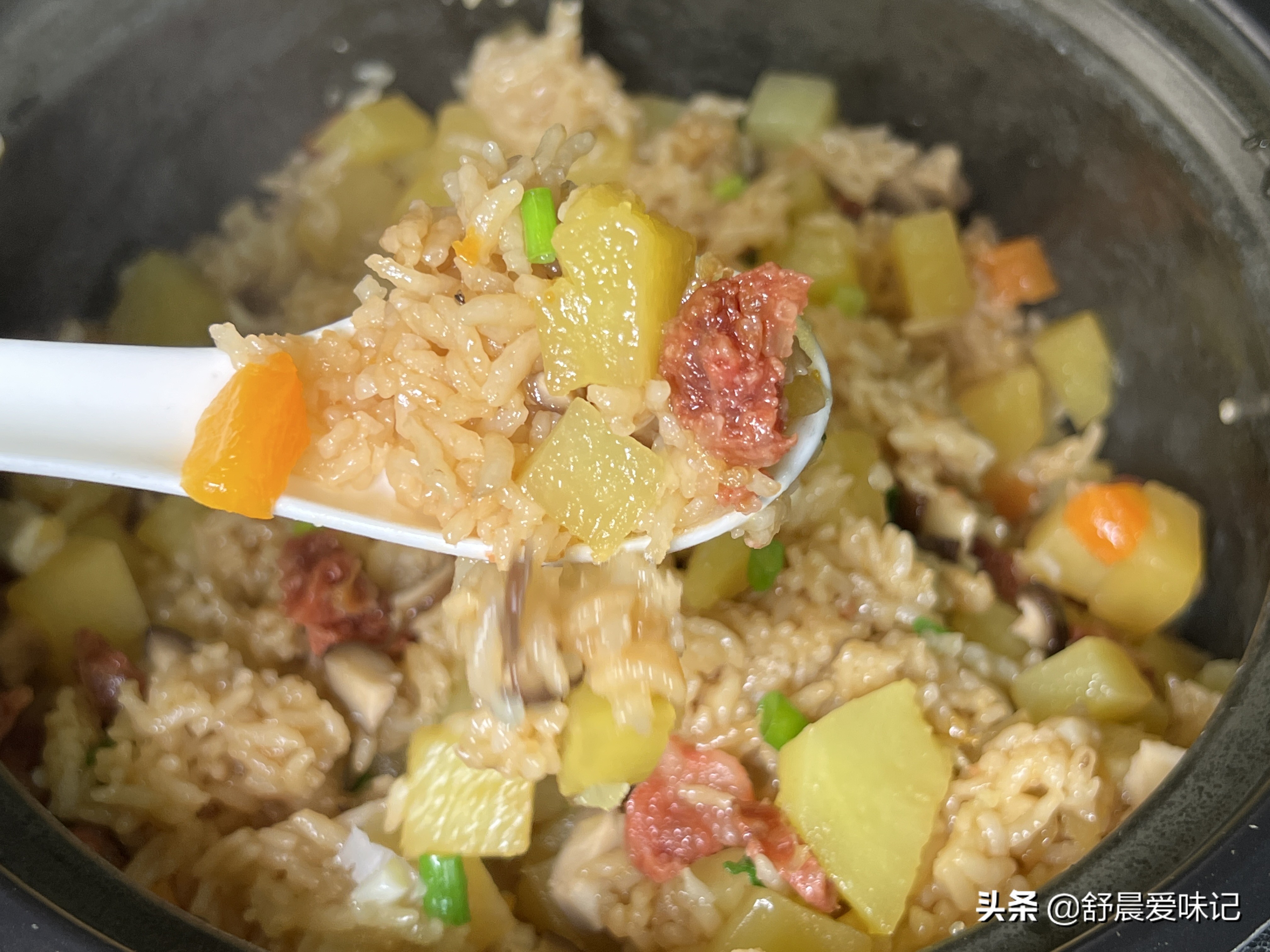 四季豆香肠焖饭电饭煲,西红柿香肠焖饭电饭煲做法