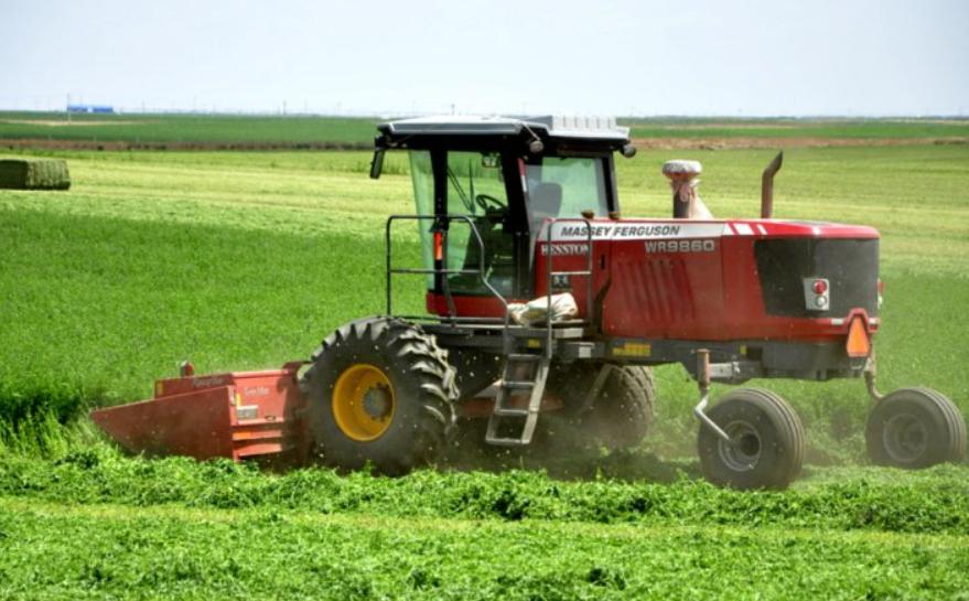 大型全自动牧草收割机多少钱一台,牧草机械化收割机