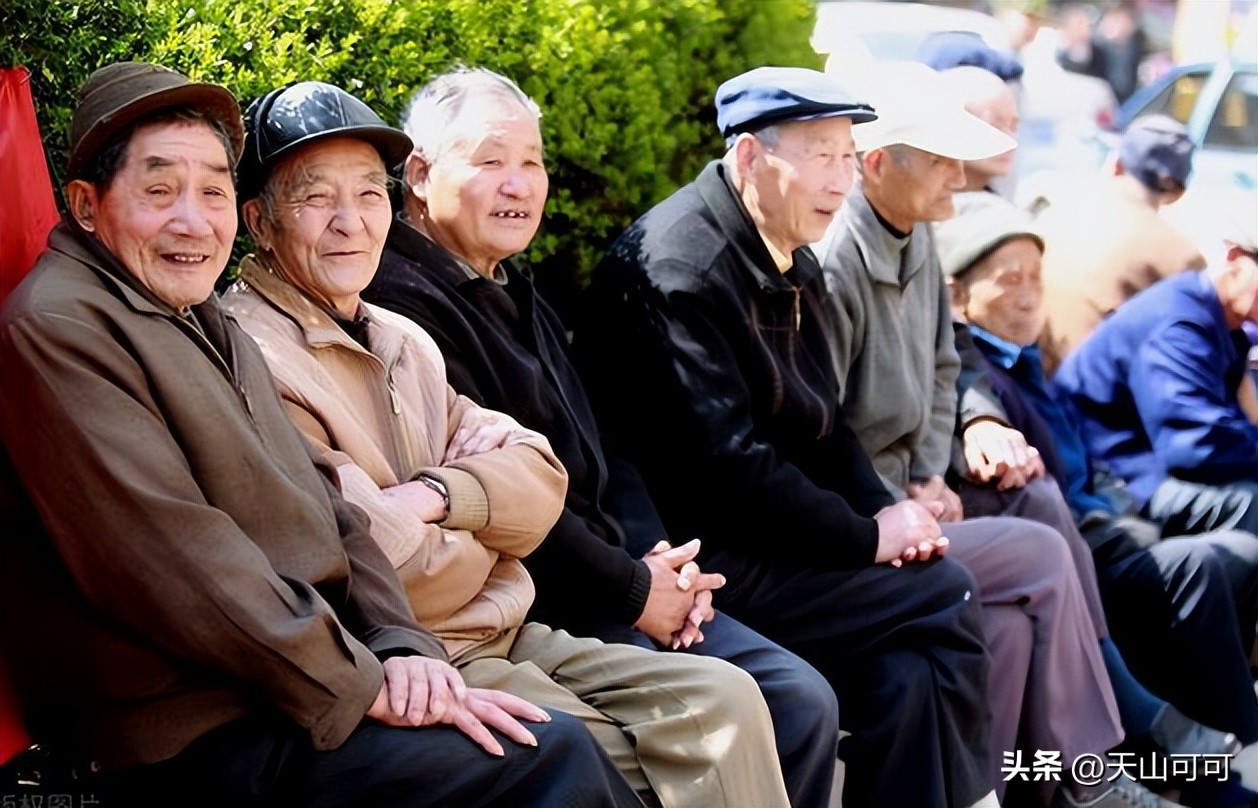 80后聚餐晒出“白酒清单”,迅速走红朋友圈,行家:还是他们会喝