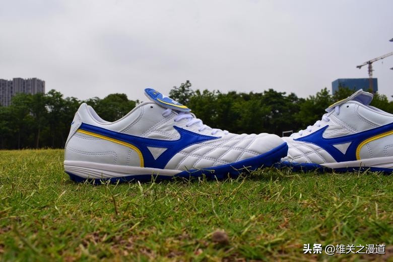 美津浓宽脚碎钉足球鞋推荐,足球鞋推荐中场宽脚美津浓