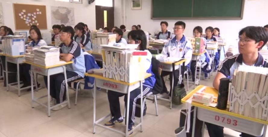 《榜样就在身边》“赤峰好人”获得者杲金华:一片丹心献教育满腔热情铸师魂