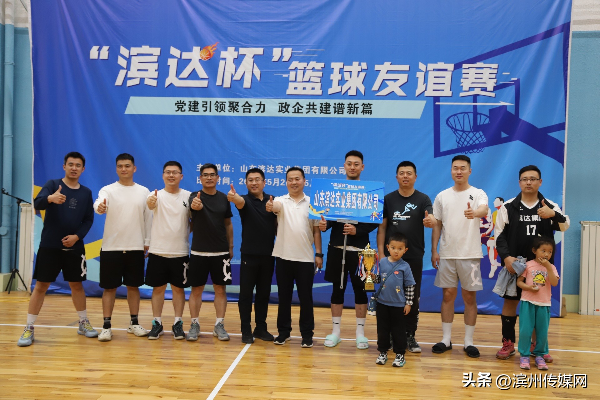 篮球友谊赛邀请其他球队,迎篮而上以球会友篮球友谊赛