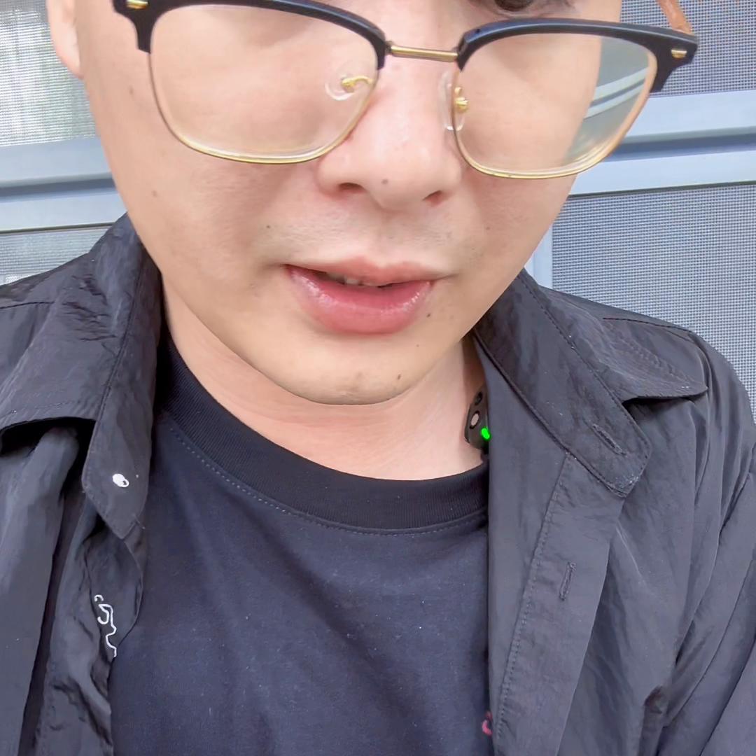 你给工厂加10块钱，让他们把线头缝好点把多余的线头剪掉...