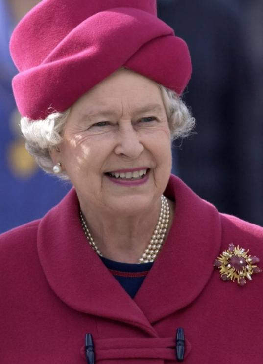 这颗生于东方，在法兰西结果的红莓，“果农”竟是卡地亚？