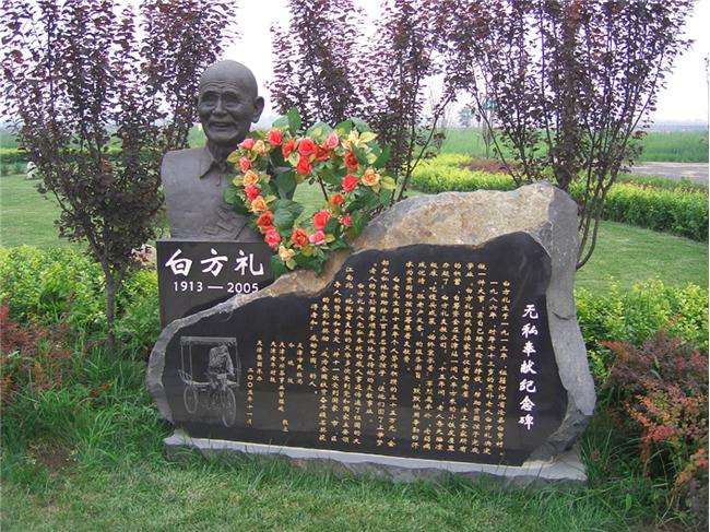 老人蹬三轮捐35万，助300多贫困学子圆梦，死后获感动中国特别奖