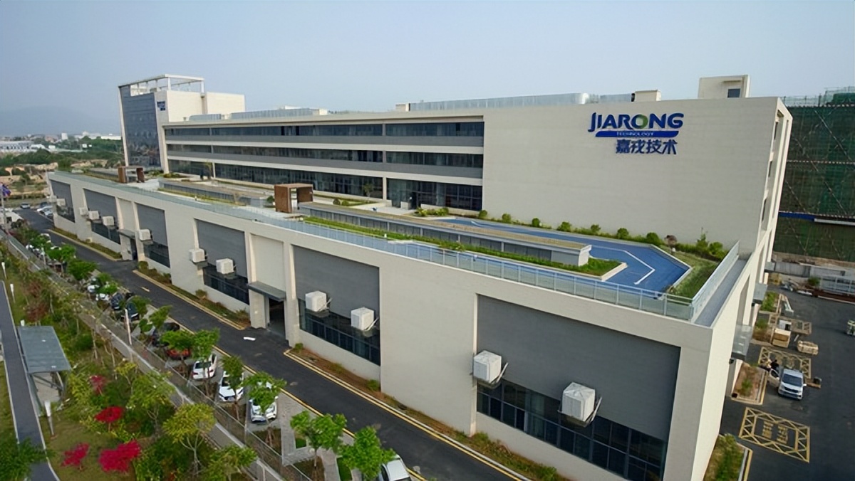 厦门富豪蒋林煜发家史：31岁创业，48岁公司上市，财富缩水40%