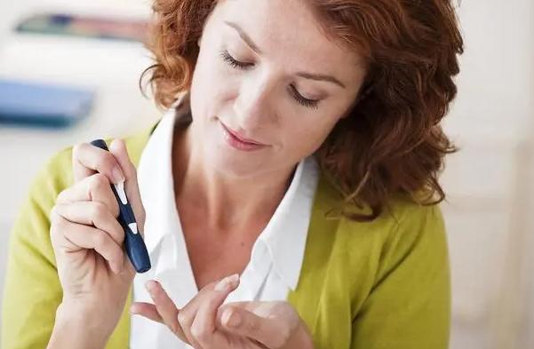 常常“手麻”的人要注意！身体或是出现了4种问题