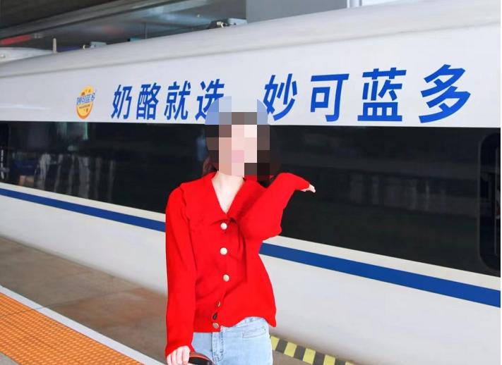 暴跌200亿,被骂智商税!超市最会“*脑洗**”网红,还能强撑多久?