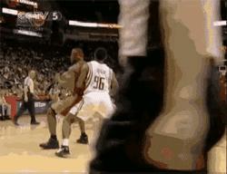 女篮里为啥有个男的,女篮神秘人资讯