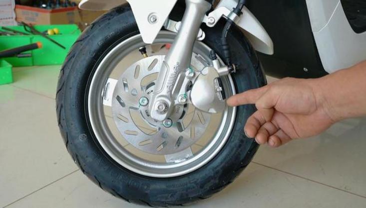 电动车双碟刹好还是双鼓刹好,电动车是双碟刹还是单碟刹好