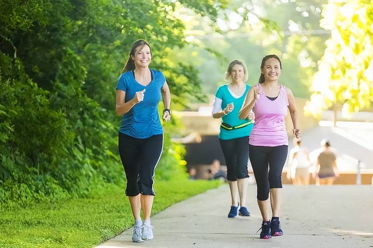 来例假量大血块多的原因有哪些呢,月经排出像猪肝样的血块是好事吗