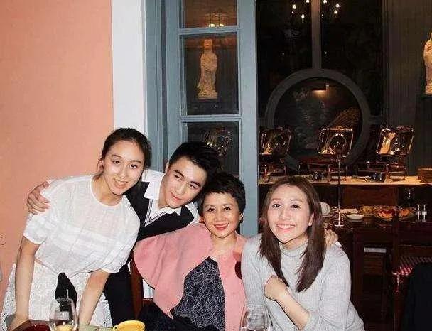 何鸿燊大房有几个孩子,何鸿燊第十八个孩子