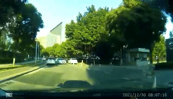 司机抄近道被罚,司机驾车违规抄近道被罚款