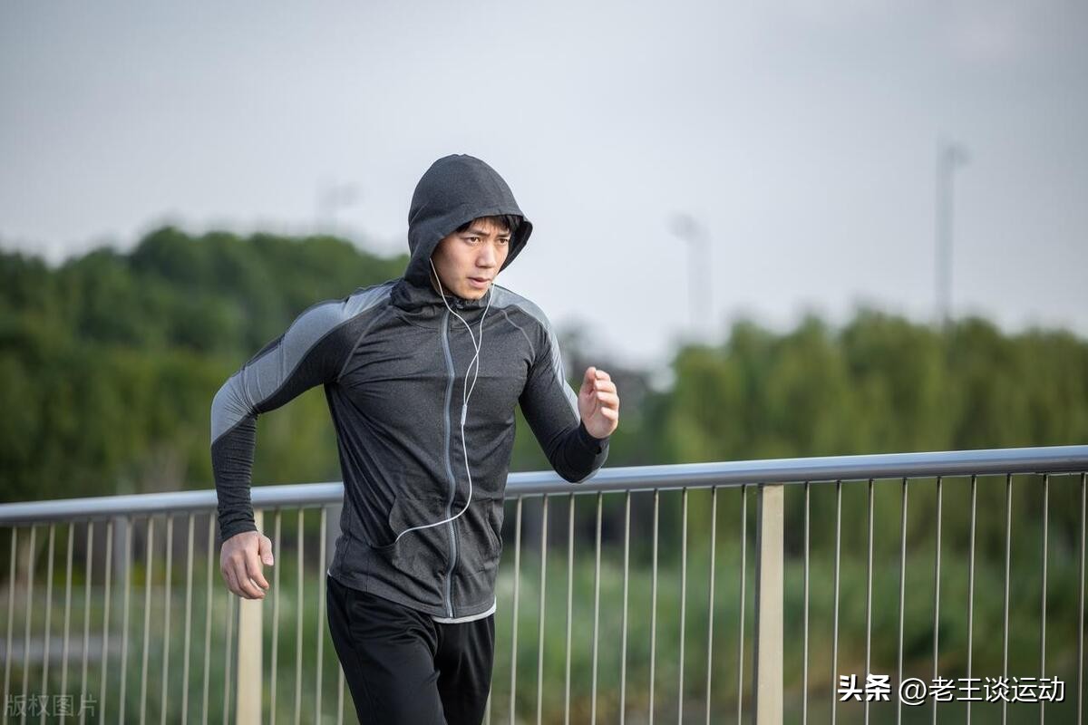 在健身房怎样练习跑步的基础训练,健身房跑步与室外跑步