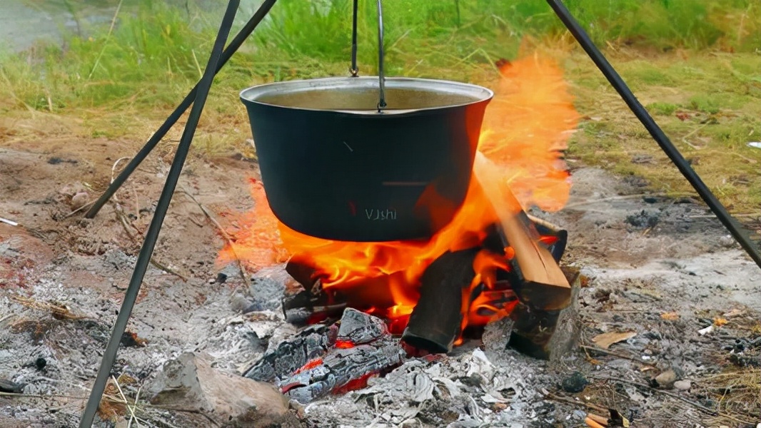 长期喝电热壶烧的水重金属超标,电热水壶烧水喝中毒和致癌吗