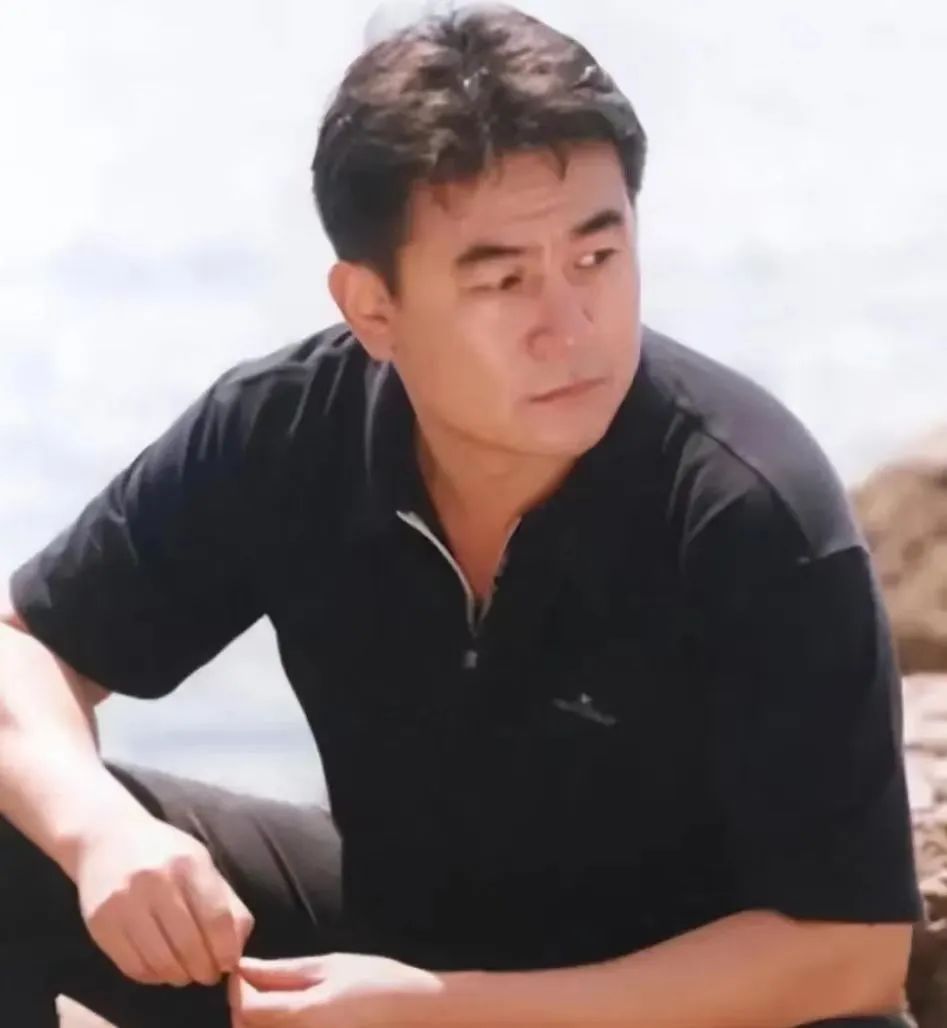 江珊和李洪涛多年重聚深情相拥,李洪涛江珊徐帆同学