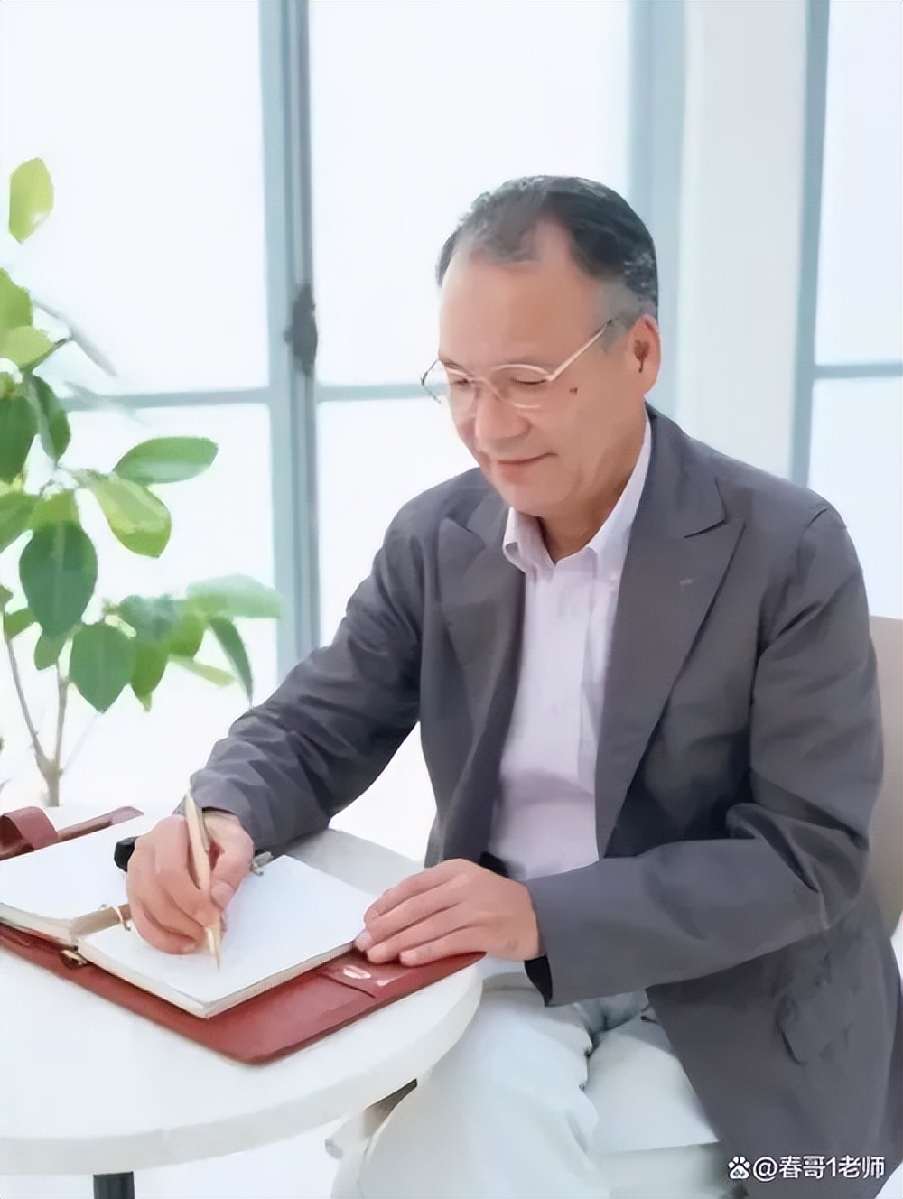 金克里帮儿子成家后，去妻子的坟头说，“琼，冲冲已嫁出去了”