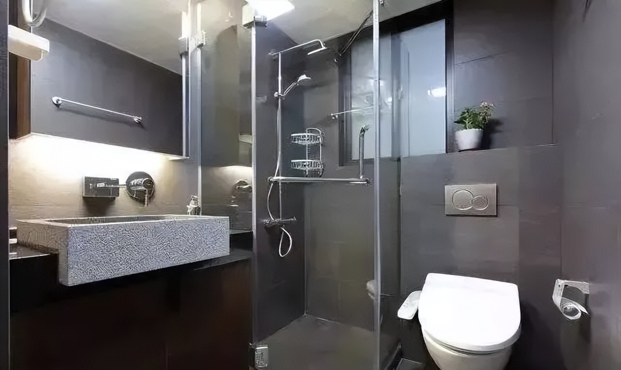 卫生间漏水住楼下的如何处理,卫生间漏水到楼下了怎么补救