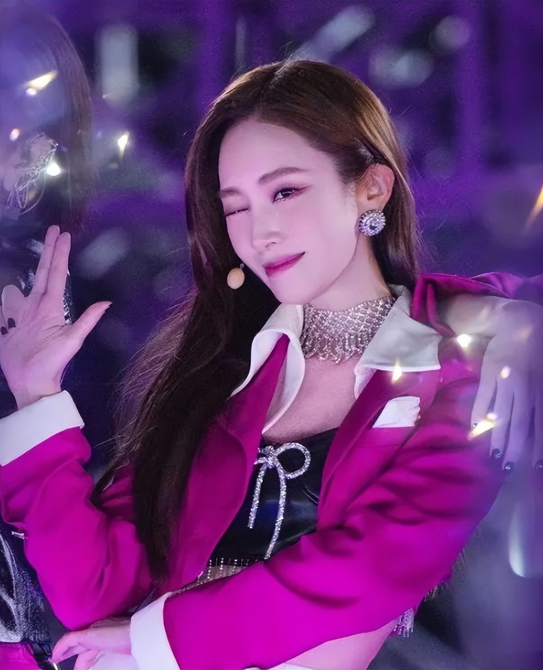 韩国明星来华捞金，要求女粉化妆，网友：这是开演唱会还是选妃？