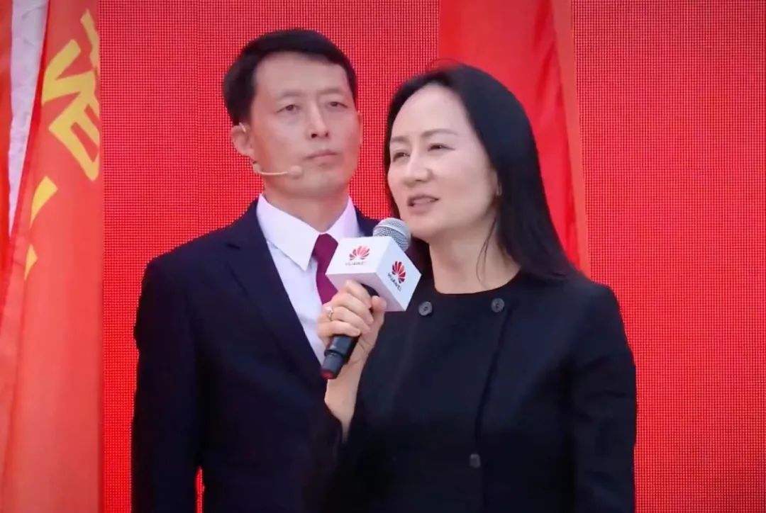 孟晚舟穿的白色连衣裙是什么品牌,孟晚舟同款连衣裙大码