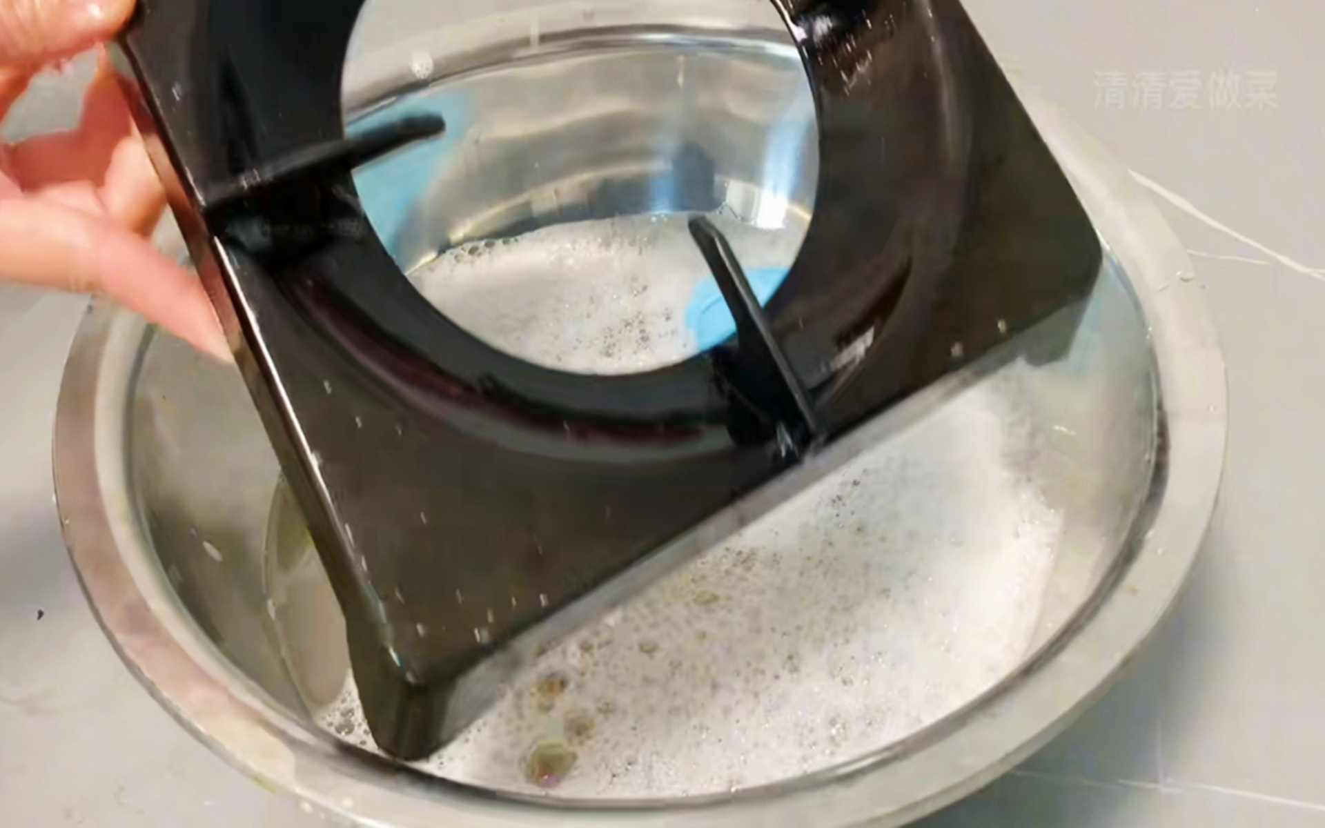 煤气灶太多油了该用什么清洗,煤气灶顽固油污