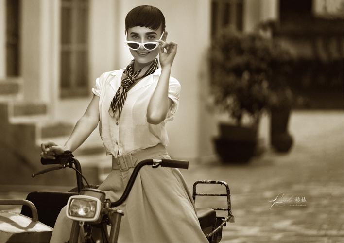 重温经典电影罗马假日的感悟,经典罗马假日电影镜头分析