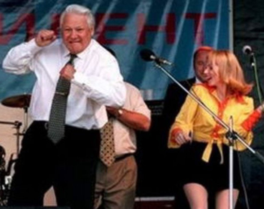 俄新书爆料：瞒着希拉里，叶利钦曾安排克林顿在克宫洗手间喝酒