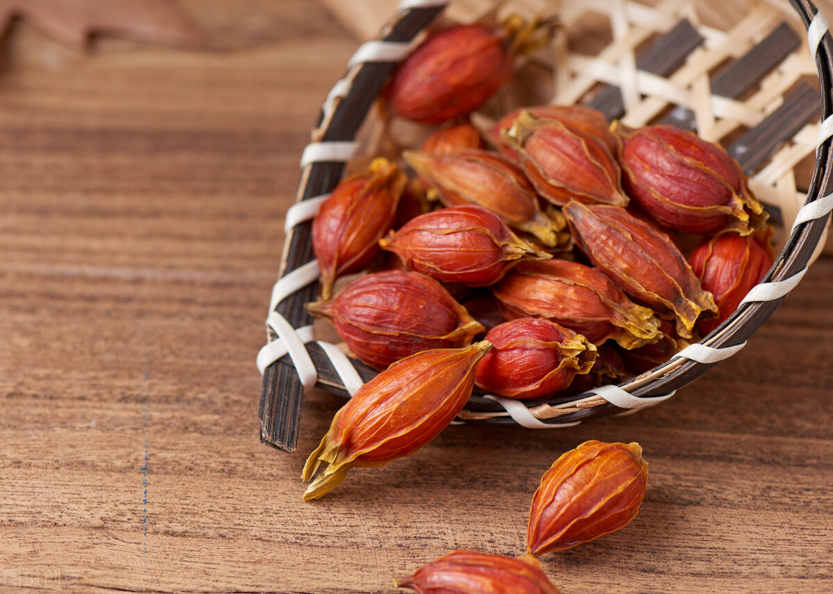 口干口苦口里冒热气,口苦口干火气大吃什么药