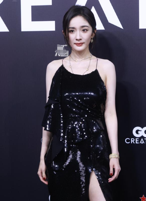 李沁gq红毯点评,gq红毯李沁第二套衣服